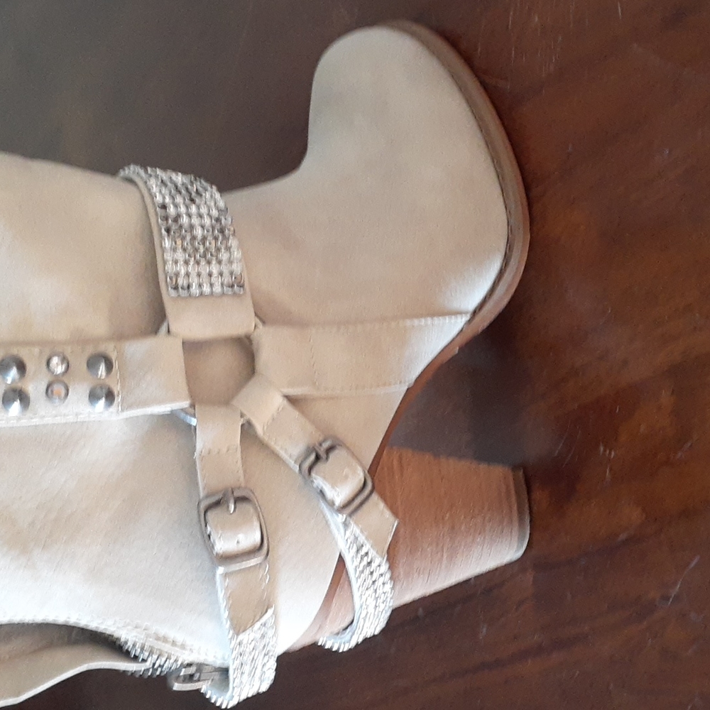 Boots - Picture 2 of 4